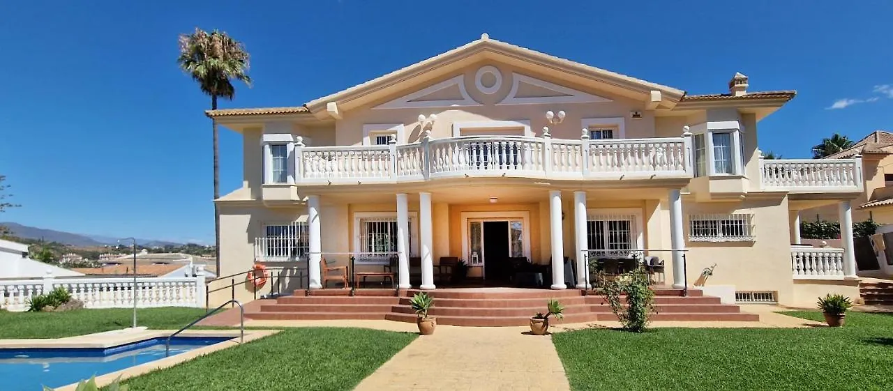 Golden Villa Costa Del Sol - Big Private Pool - Bbq - Good Location Fuengirola 0*,  Spain