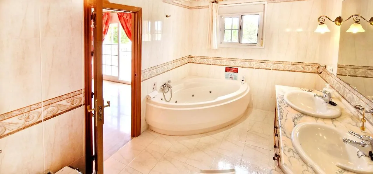 Golden Villa Costa Del Sol - Big Private Pool - Bbq - Good Location Fuengirola